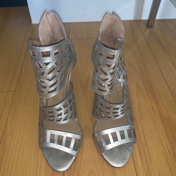 BCBG heels - Picture 3 of 4